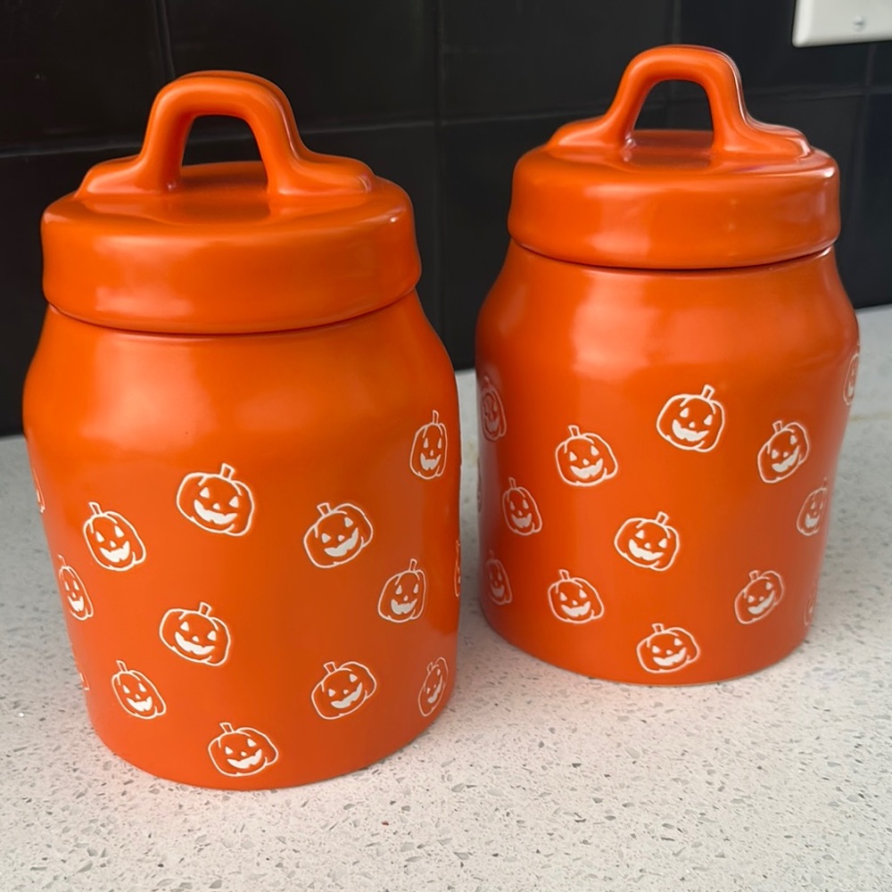 *LAST ONE* Rae Dunn Canister w/lid • TREATS (NWOT) - Picture 3 of 10